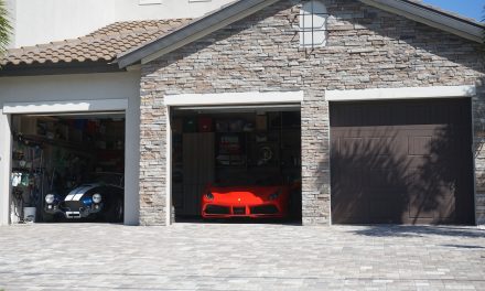 Bramy garażowe apestyl budynku mieszkalnego – jak wybrać odpowiednią?
